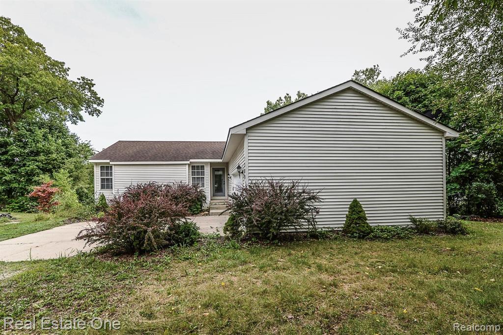1309 Sleeth Road Commerce Township, MI 48382 - Photo 2 of 34