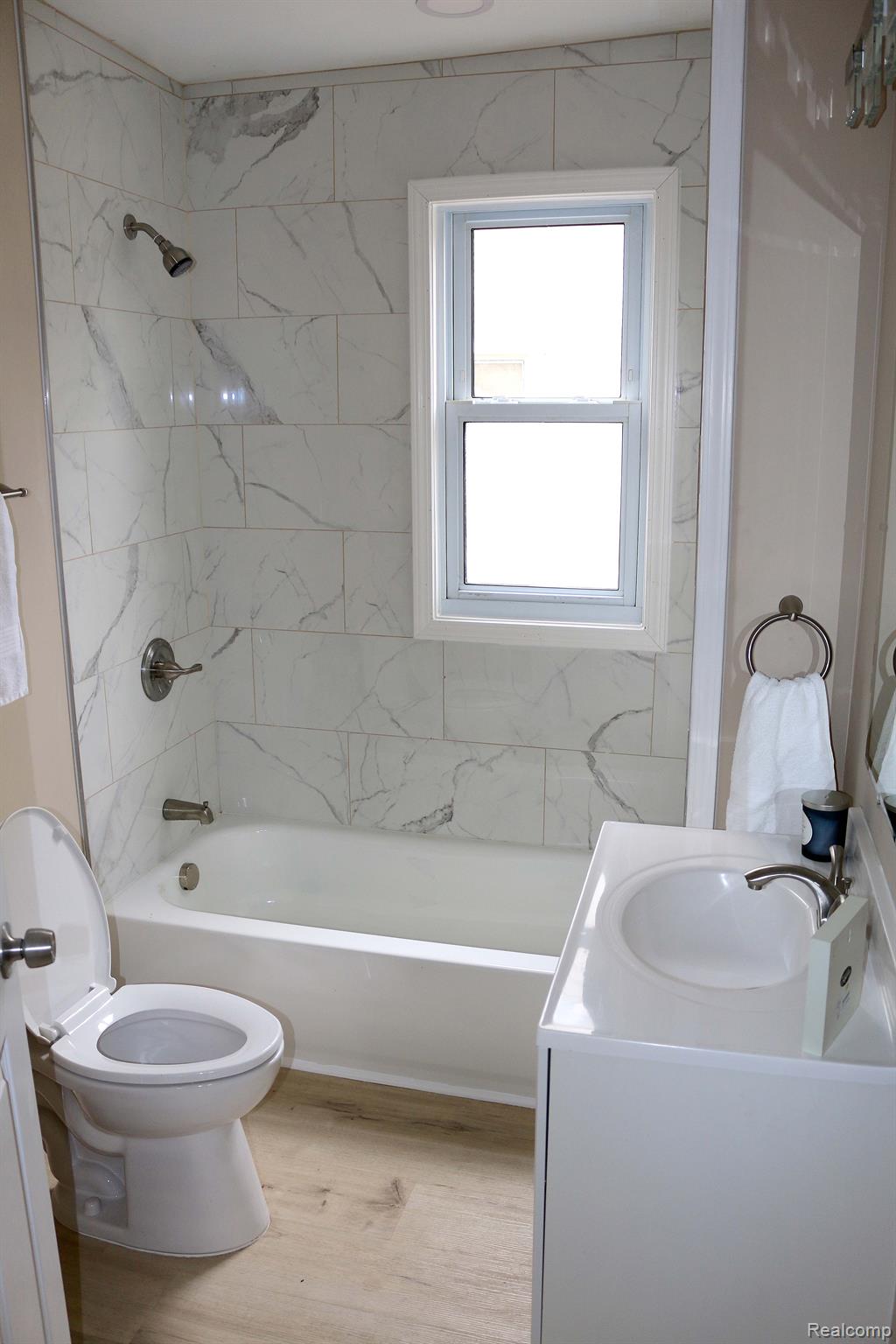 8212 Stephens Road Warren, MI 48089 - Photo 17 of 29 Gallery Image 17