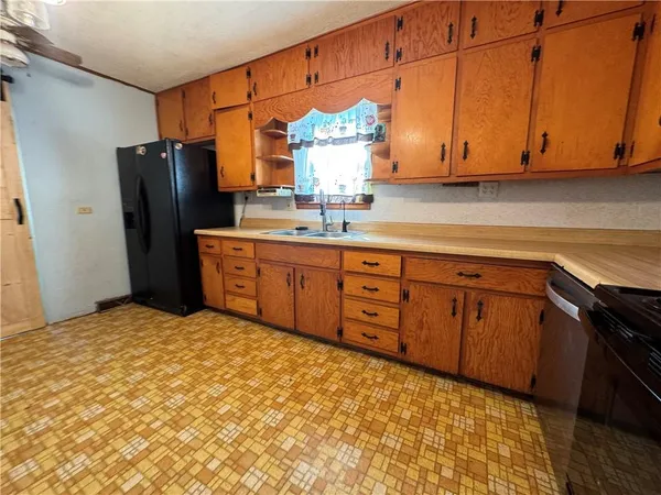 $120,000 | 212 North Highland Avenue, Columbus, KS 66725