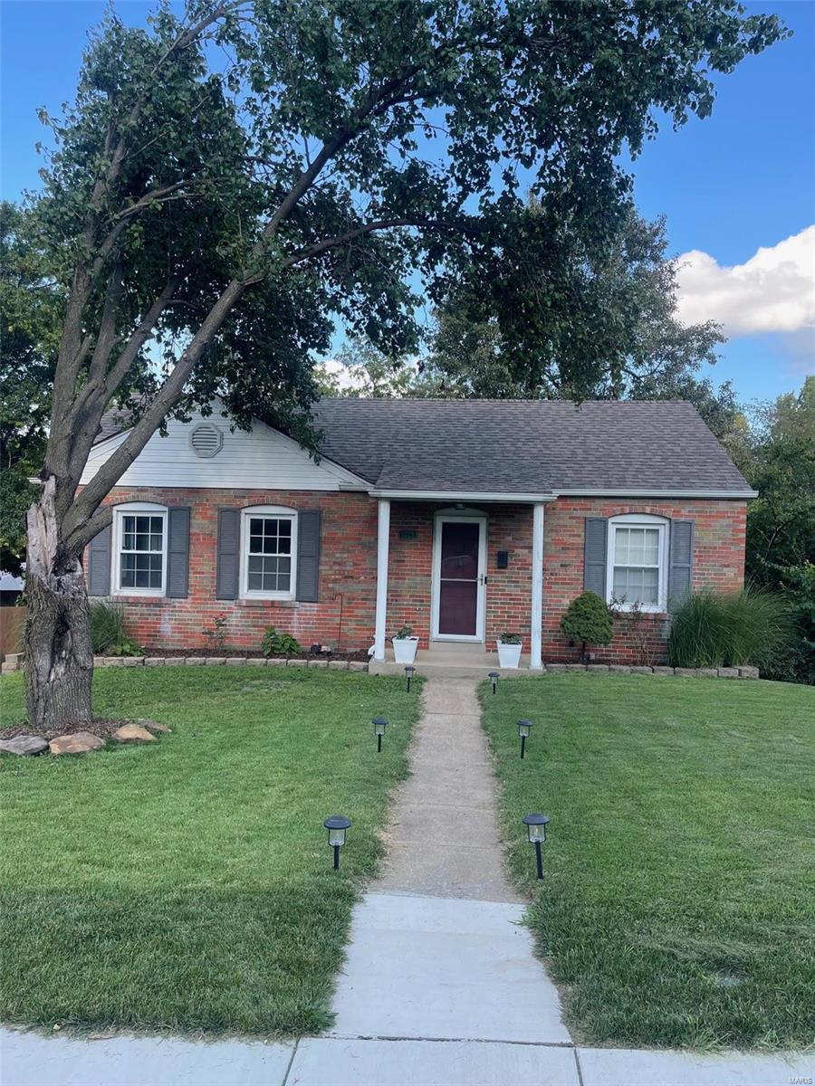 7228 MacKenzie Road St. Louis, MO 63123 - Photo 1 of 35 Gallery Image 1
