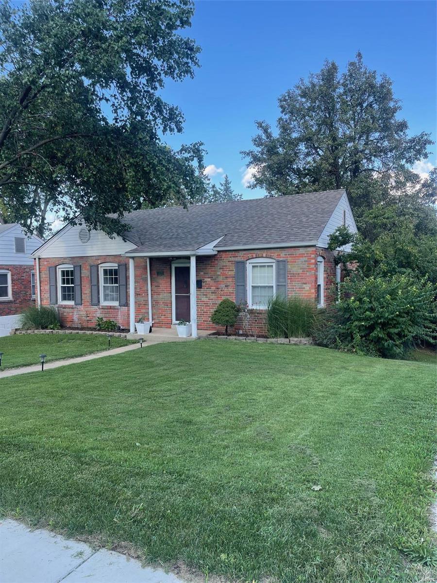 7228 MacKenzie Road St. Louis, MO 63123 - Photo 4 of 35 Gallery Image 4