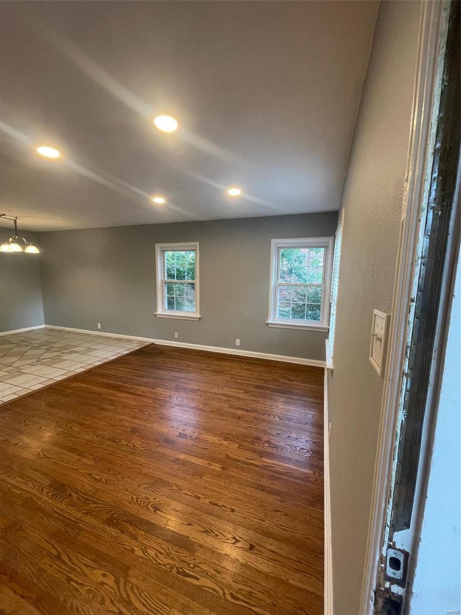 7228 MacKenzie Road St. Louis, MO 63123 - Photo 6 of 35 Gallery Image 6