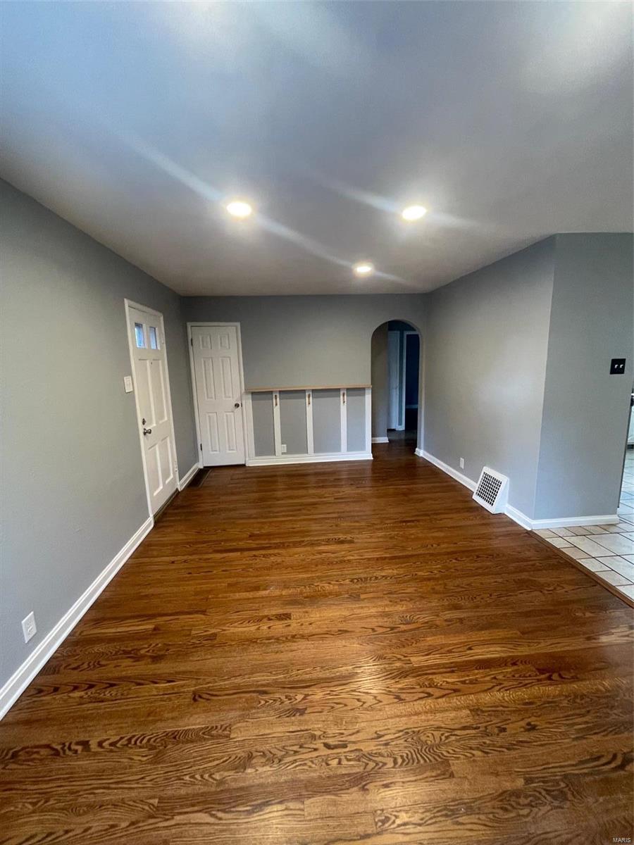 7228 MacKenzie Road St. Louis, MO 63123 - Photo 8 of 35 Gallery Image 8