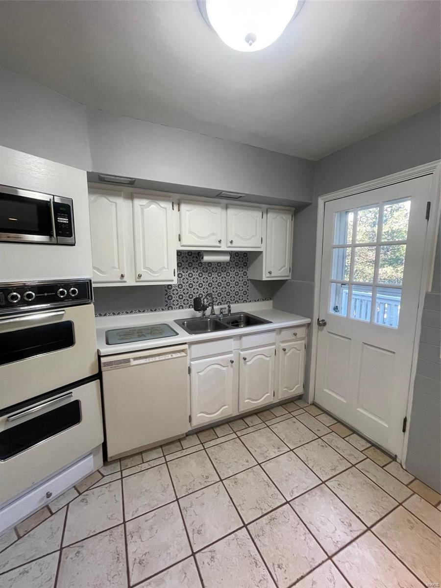 7228 MacKenzie Road St. Louis, MO 63123 - Photo 9 of 35 Gallery Image 9