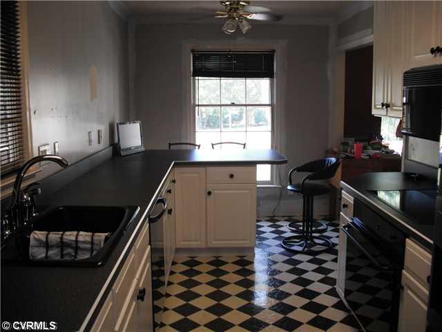 3929 Belspring Road Chester, VA 23831 - Photo 4 of 12 Kitchen