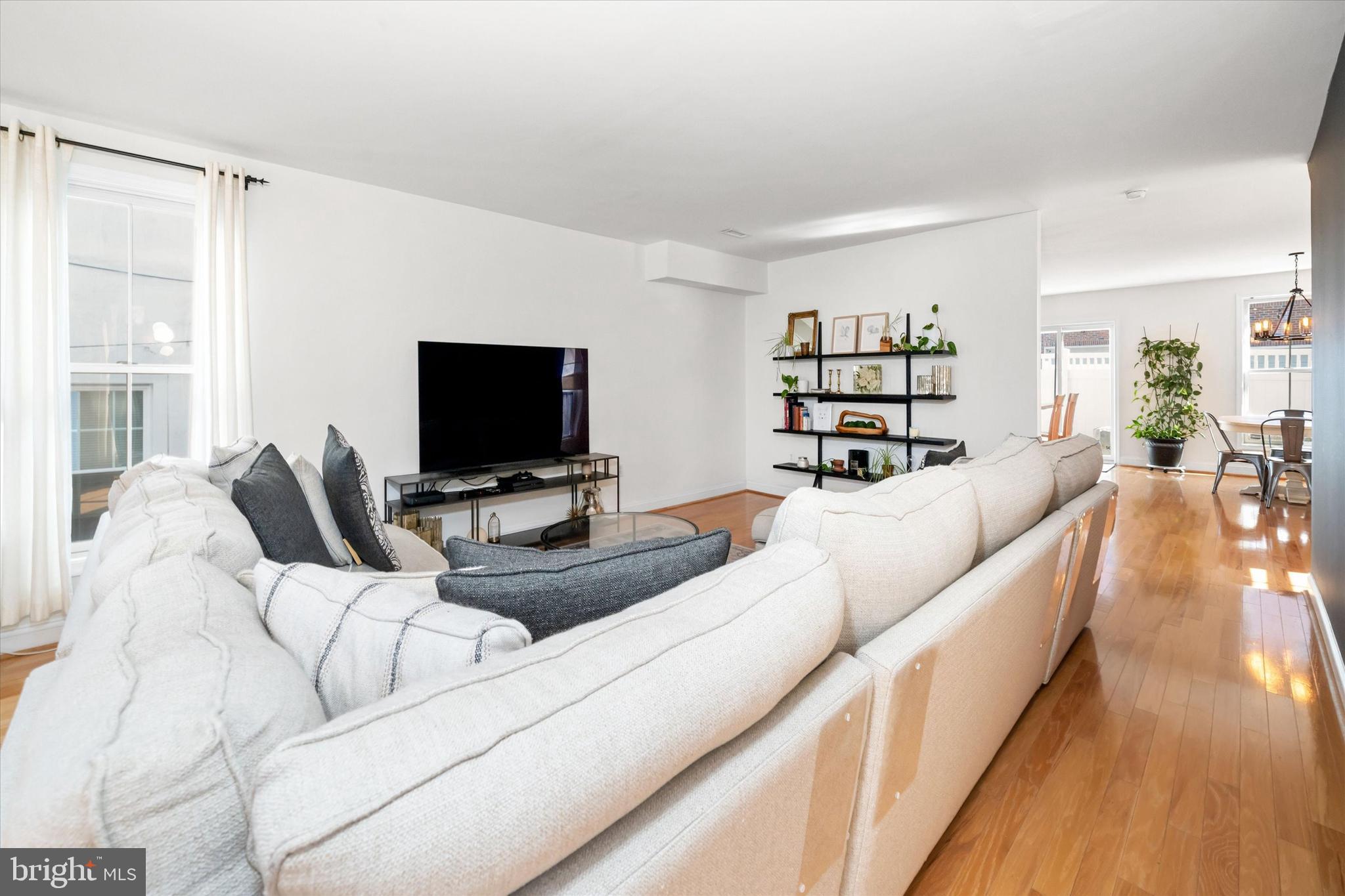 4611 Pechin Street Philadelphia, PA 19128 - Photo 12 of 27 Family room