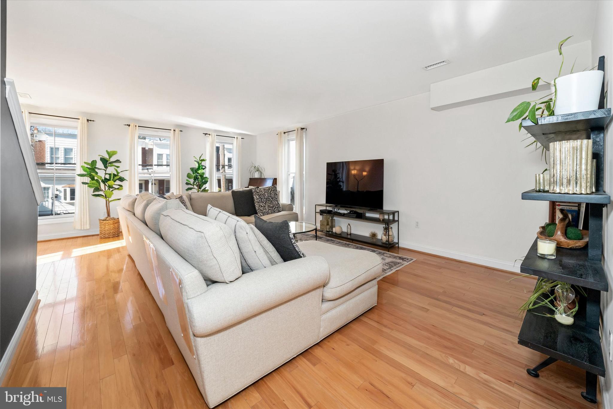 4611 Pechin Street Philadelphia, PA 19128 - Photo 13 of 27 Family room