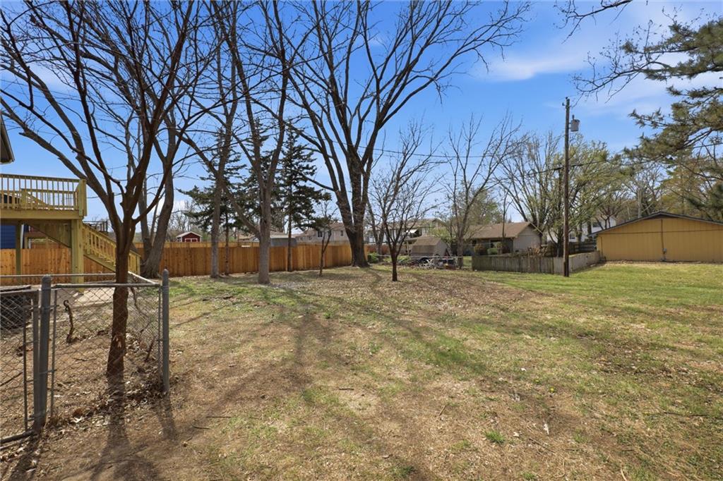 2201 Marvonne Road Lawrence, KS 66047 - Photo 29 of 32