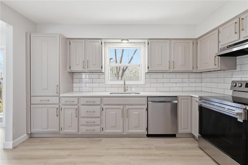 2201 Marvonne Road Lawrence, KS 66047 - Photo 10 of 32