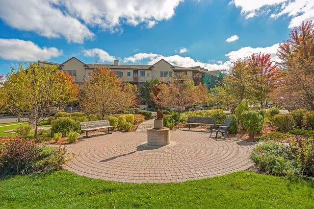 $2,966 | 5220 Eden Avenue, Unit 502, Edina, MN 55436