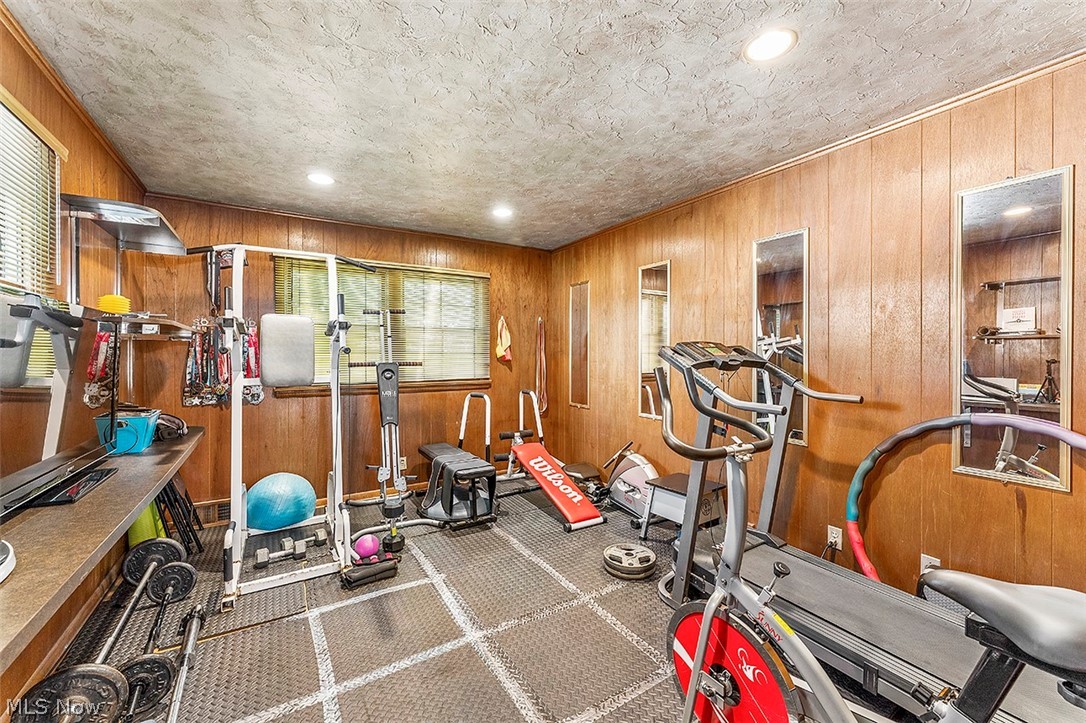 4111 Linnell Road Cleveland, OH 44121 - Photo 8 of 15 Gallery Image 8