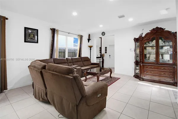 $3,950 | 1382 Southeast 26th Avenue, Homestead, FL 33035