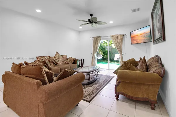 $3,950 | 1382 Southeast 26th Avenue, Homestead, FL 33035