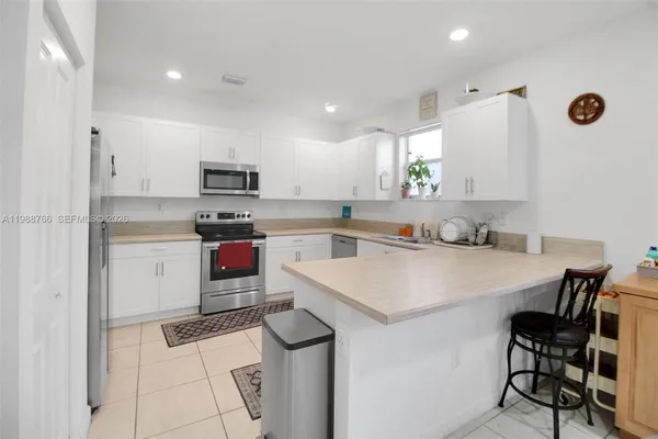 $3,950 | 1382 Southeast 26th Avenue, Homestead, FL 33035