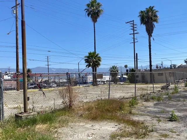 a view of a yard with a fountain