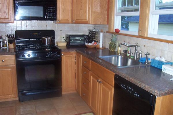 142 Merrimac Avenue Springfield, MA 01104 - Photo 3 of 15