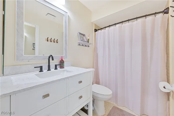 $2,250 | 4195 Lakewood Boulevard, Unit E16, Naples, FL 34112
