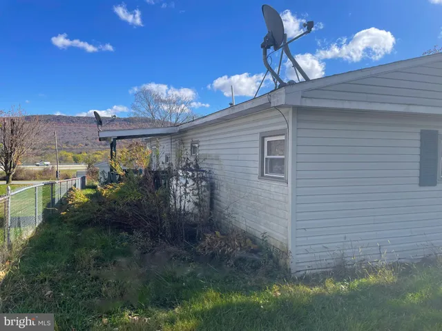 a view of a house with backyard and swimming pool
