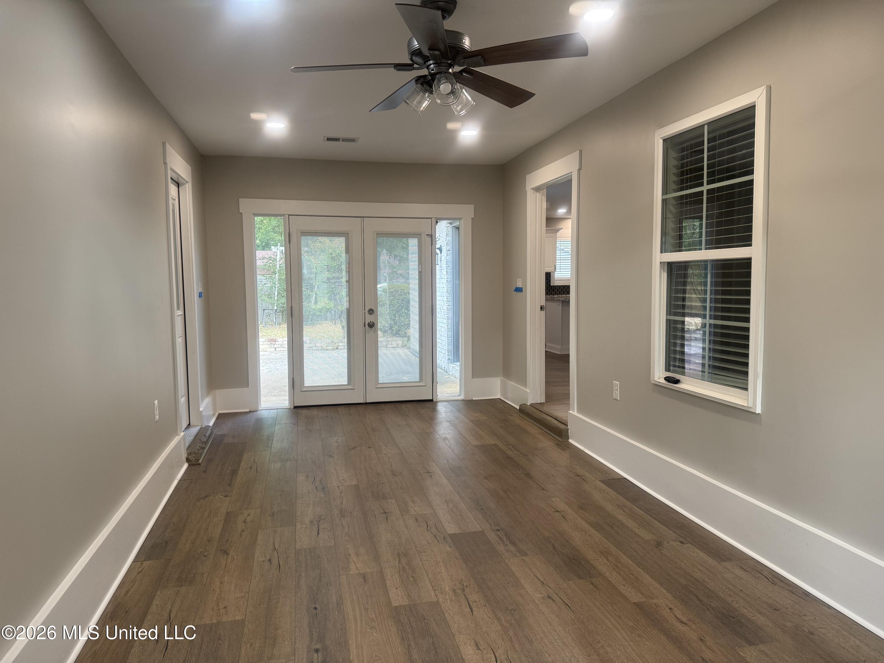 538 Pin Oak Point Southaven, MS 38671 - Photo 3 of 24 Foyer