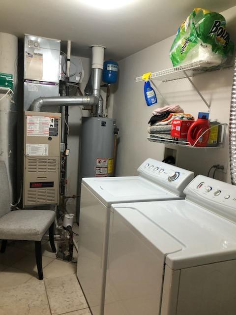 347 Emerald Lane, Unit 347 Algonquin, IL 60102 - Photo 8 of 11 a utility room with dryer and washer