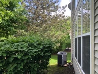 347 Emerald Lane, Unit 347 Algonquin, IL 60102 - Photo 9 of 11 a backyard of a house with a table and chairs