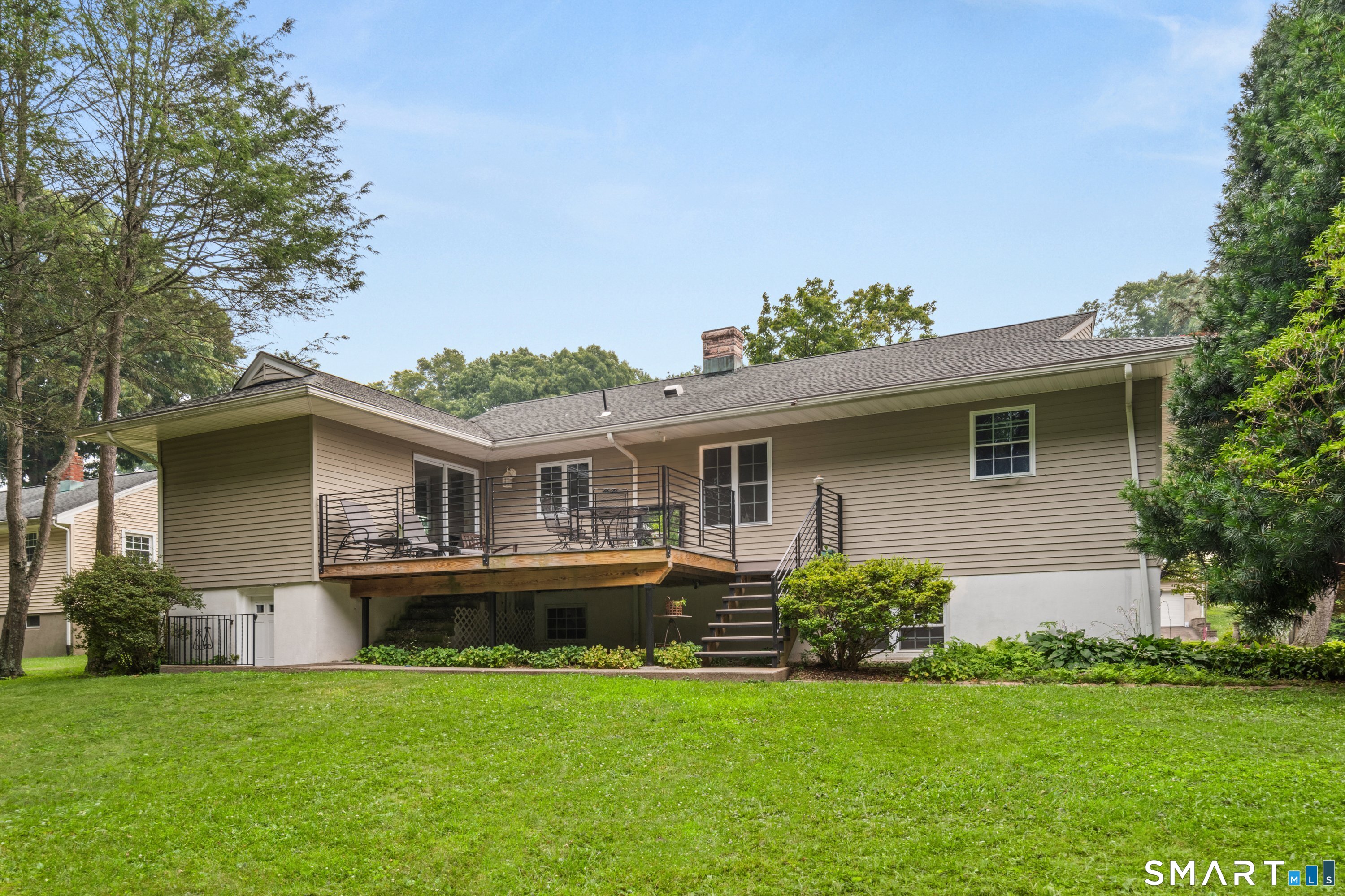 90 Meadowlawn Road Stratford, CT 06614 - Photo 7 of 40 Gallery Image 7