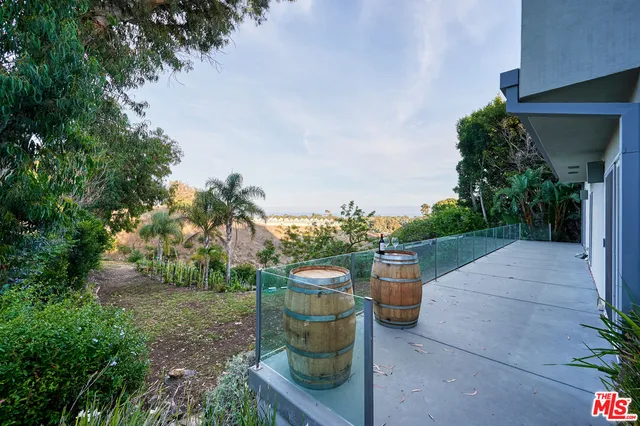 $5,200,000 | 28907 Wight Road, Malibu, CA 90265