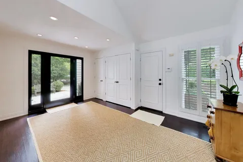 $910,000 | 32 Warrington Drive, Lake Bluff, IL 60044