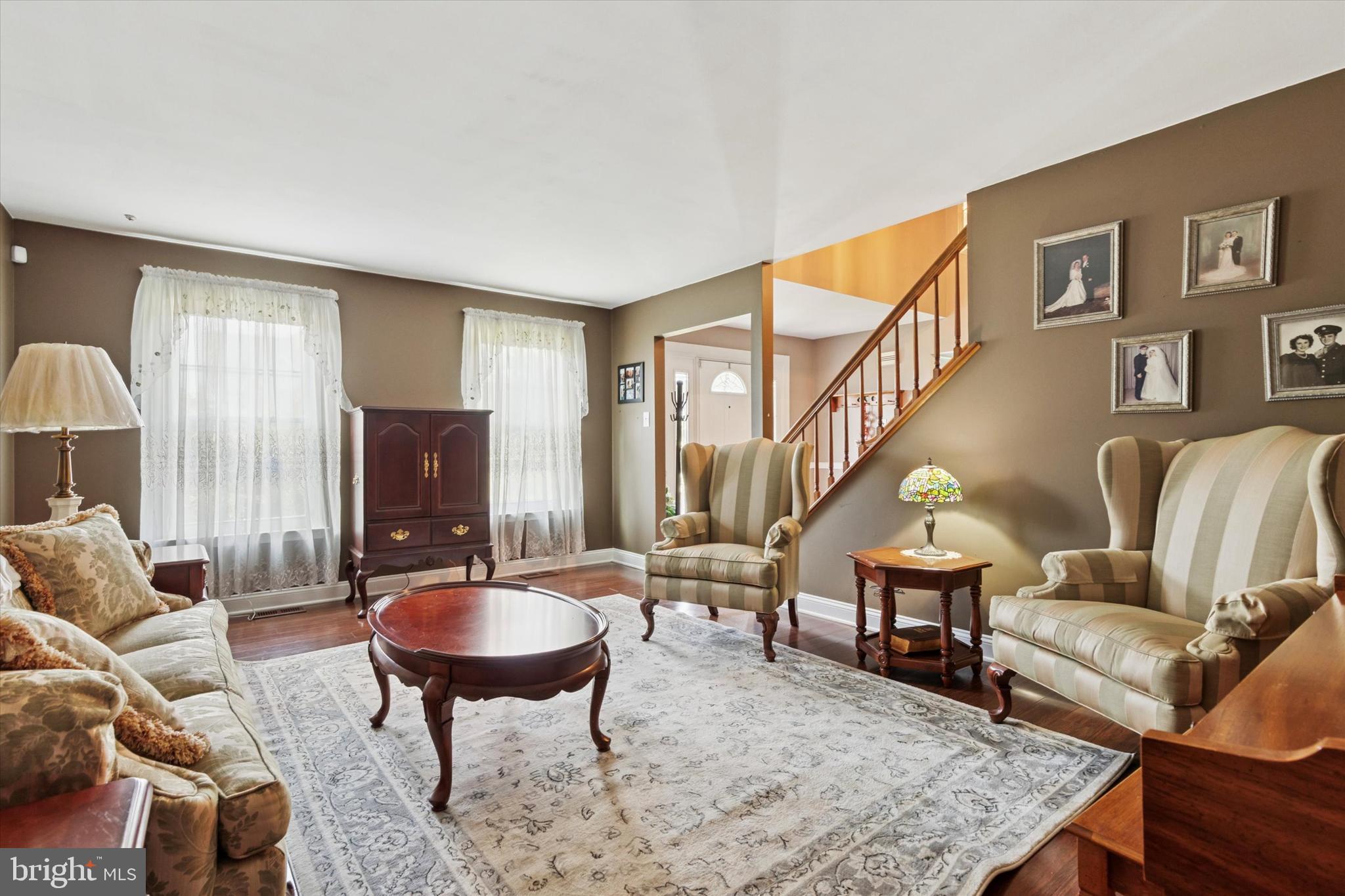 689 Pickering Road Southampton, PA 18966 - Photo 11 of 35 Living room