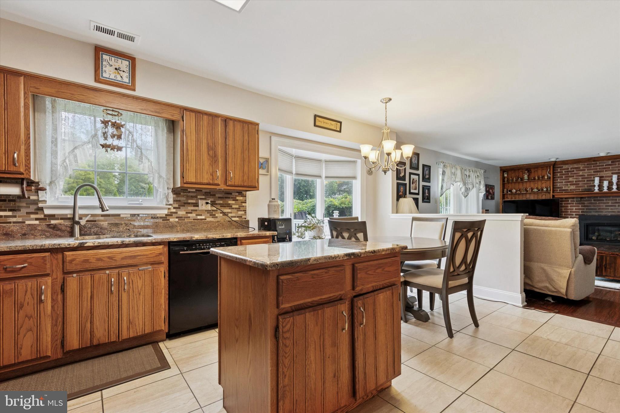 689 Pickering Road Southampton, PA 18966 - Photo 5 of 35 Kitchen