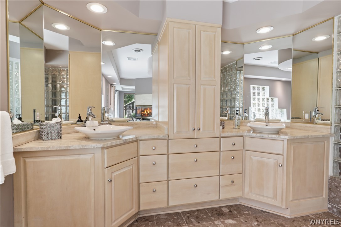 6985 Chestnut Ridge Road Orchard Park, NY 14127 - Photo 18 of 48 Primary Bath