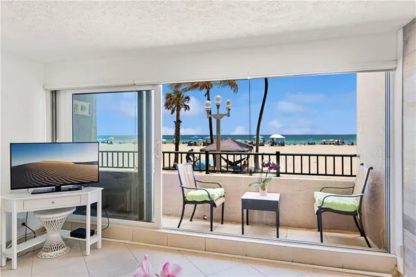 $2,600 | 201 Van Buren Street, Unit 102, Hollywood, FL 33019