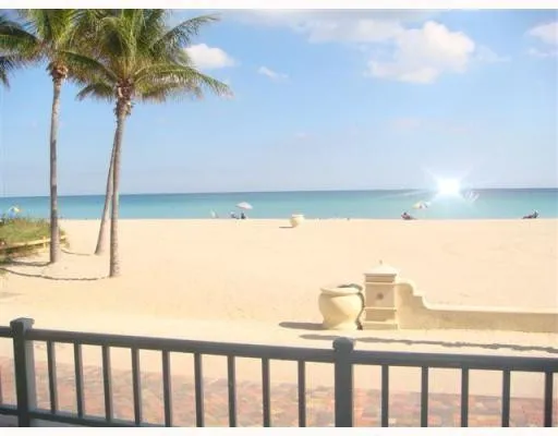 $2,600 | 201 Van Buren Street, Unit 102, Hollywood, FL 33019