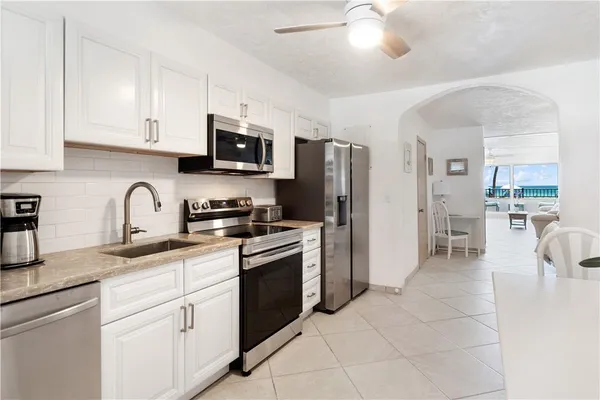 $2,600 | 201 Van Buren Street, Unit 102, Hollywood, FL 33019