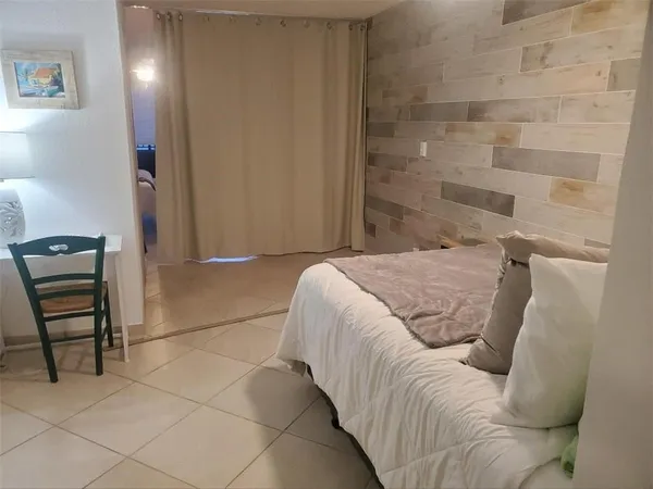 $2,600 | 201 Van Buren Street, Unit 102, Hollywood, FL 33019