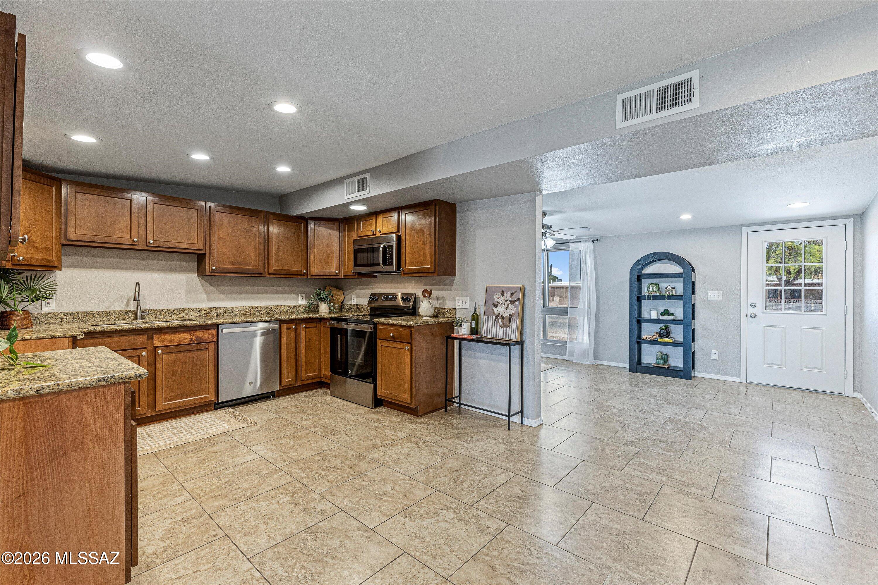249 West Bilby Road Tucson, AZ 85706 - Photo 8 of 36