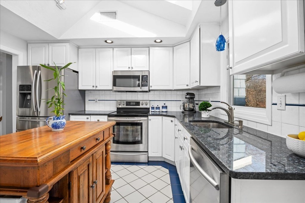 46 Flagg Road Southborough, MA 01772 - Photo 4 of 42 Gallery Image 4