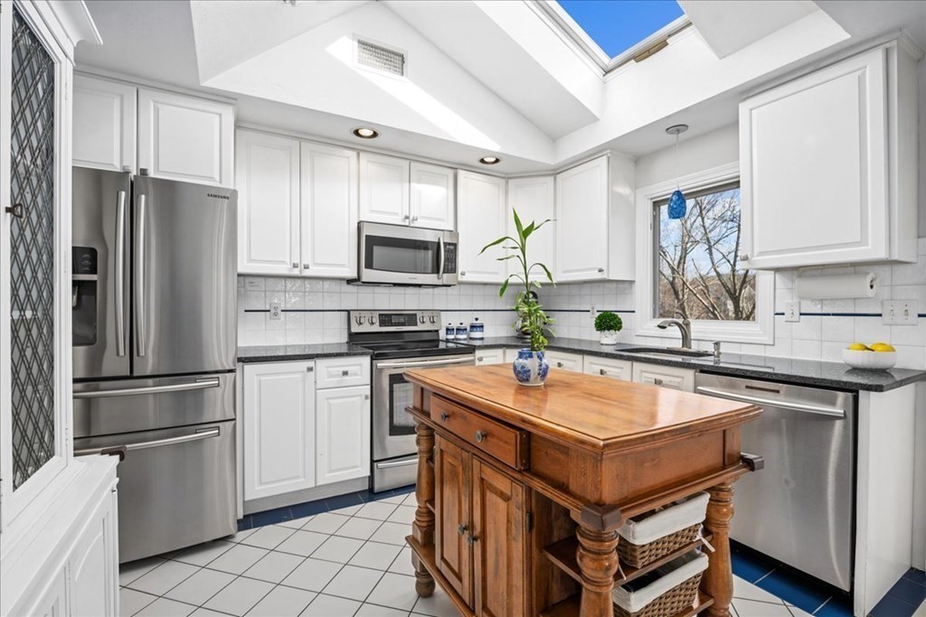 46 Flagg Road Southborough, MA 01772 - Photo 5 of 42 Gallery Image 5