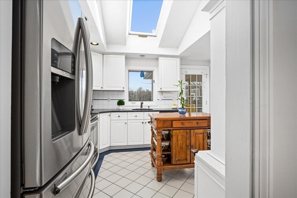 46 Flagg Road Southborough, MA 01772 - Photo 6 of 42 Gallery Image 6