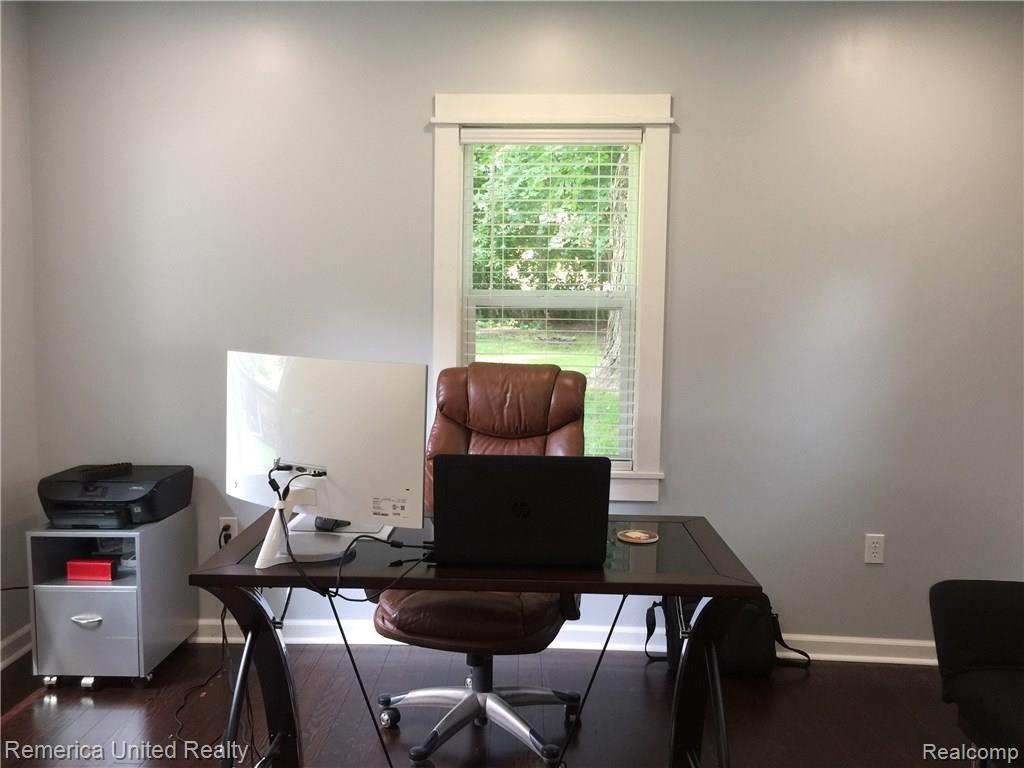 11 South Holcomb Road Clarkston, MI 48346 - Photo 18 of 28 Office