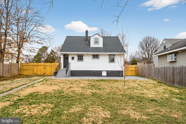 $735,000 | 1925 Rollins Drive, Alexandria, VA 22307