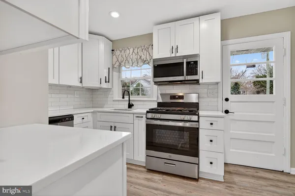 $735,000 | 1925 Rollins Drive, Alexandria, VA 22307