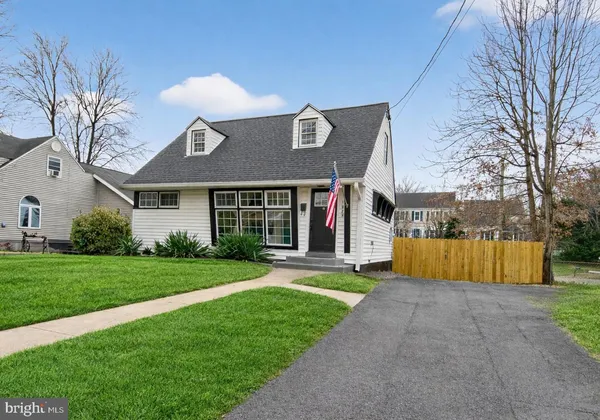 $735,000 | 1925 Rollins Drive, Alexandria, VA 22307