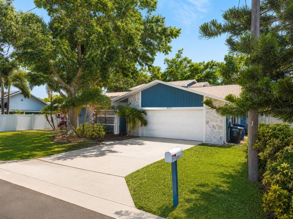 9737 135th Street Seminole, FL 33776 - Photo 2 of 57