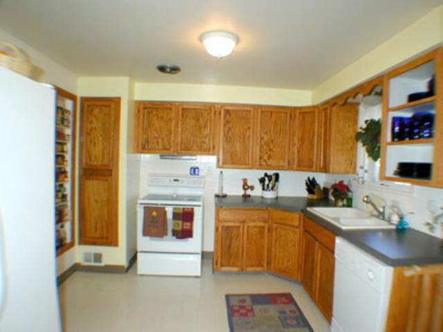 1030 North Stout Road Spokane Valley, WA 99206 - Photo 3 of 9