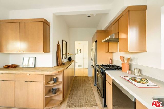 $1,988,000 | 2372 Kenilworth Avenue, Los Angeles, CA 90039