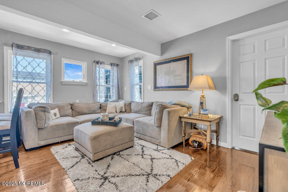 19 Gravelly Point Road Highlands, NJ 07732 - Photo 9 of 35 a living room with furniture and a lamp