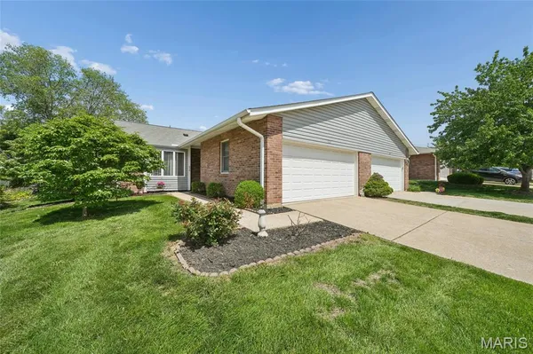 $250,000 | 1621 Rosewall Drive, Unit F, St. Charles, MO 63303