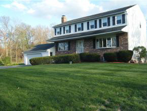 81 Pelham Road Salem, NH 03079 - Photo 3 of 27