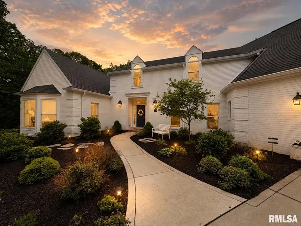$975,000 | 804 West Grand Oak Drive, Peoria, IL 61615
